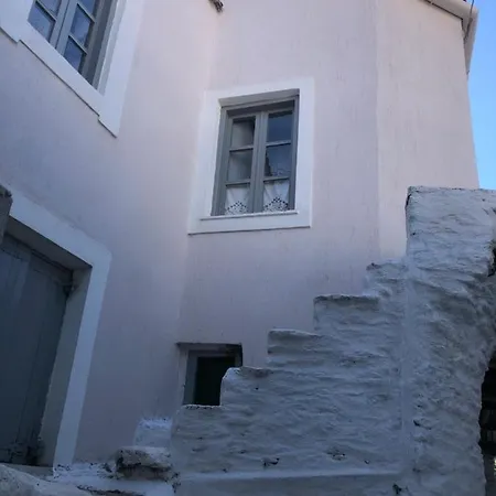Holiday home The Stegadi House. Ioulis